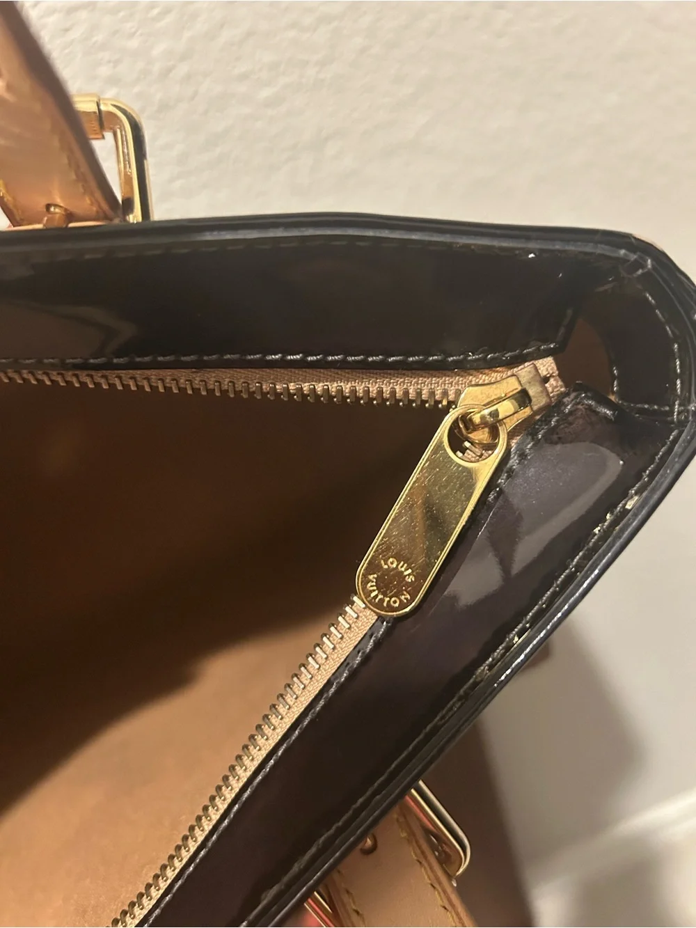 Louis Vuitton Vernis Brentwood Tote with Vachetta Tan Handles -dust bag and COA